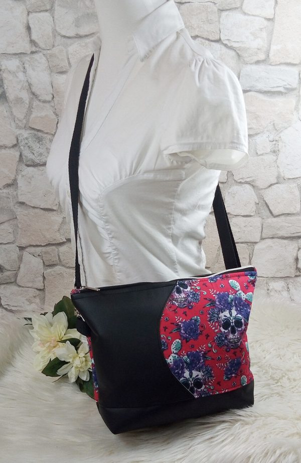 kleine Tasche und Kulturbeutel Skulls – Bild 4