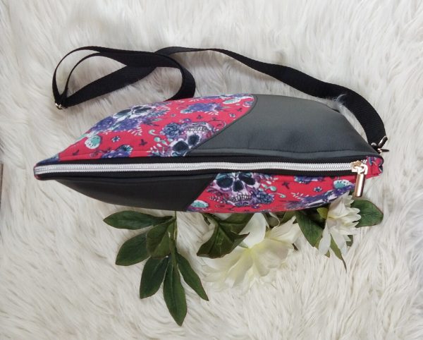 kleine Tasche und Kulturbeutel Skulls – Bild 3